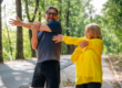 een man en vrouw die oefeningen doen om hun rug sterk te houden
